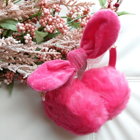 Accessories - 🍒NWT🍒 PINK FAUX FUR EARMUFFS WITH BOW TOP